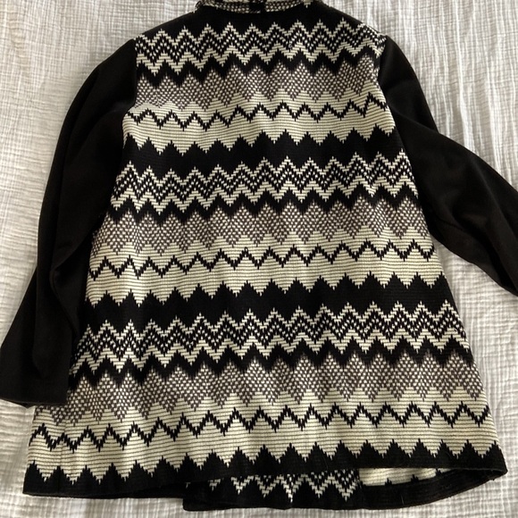 Coldwater Creek black and white chevron sweater/jacket with toggle close - Picture 6 of 6